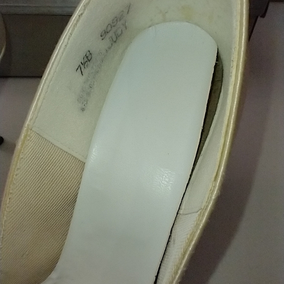 Gorgeous cream heels with rhinestone studs - Picture 4 of 11